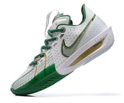 Nike Zoom Vapor 12 PRM HC White / Green / Gold — arrivage Oriol Shoes à Abomey-Calavi. Basket de course basse blanche, empiècements et lacets verts, logo Swoosh vert, semelle intermédiaire blanche avec insert doré, semelle extérieure verte, perforations visibles sur l’empeigne